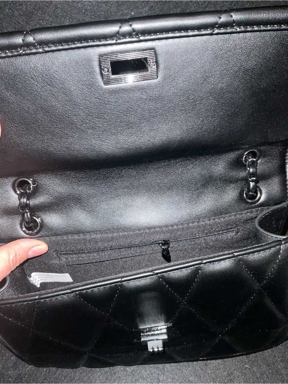Urban Expressions Black Quilted Chain Crossbody Bag - Picture 5 of 6